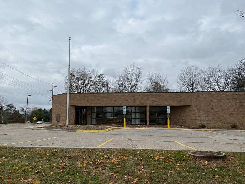 More Photos Of 6120 W Maple Rd, West Bloomfield Bank For Sale