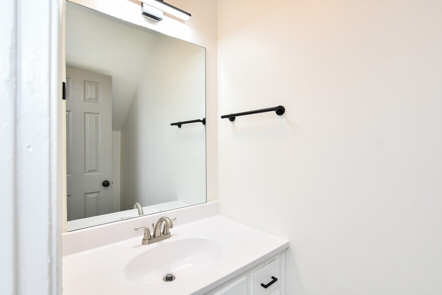 More Photos Of 1114 N Franklin Rd, Greenville Apartments For Sale