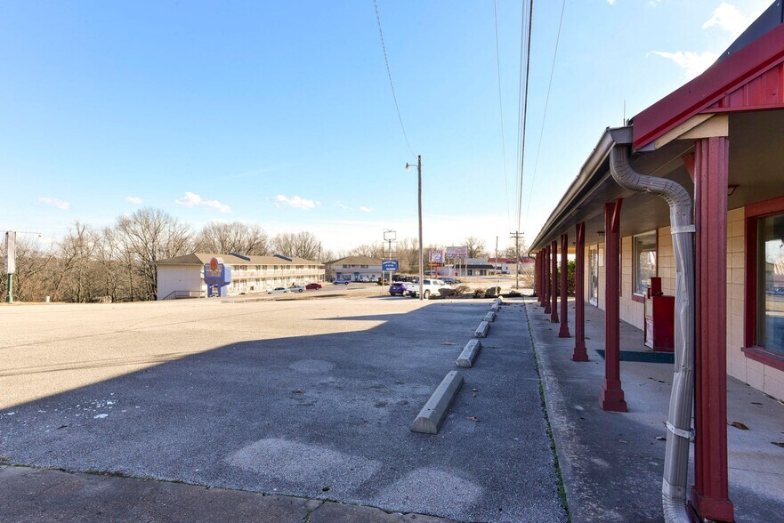 More Photos Of 14981 Mo - 13 Bus Highway, Branson West Restaurant For Sale