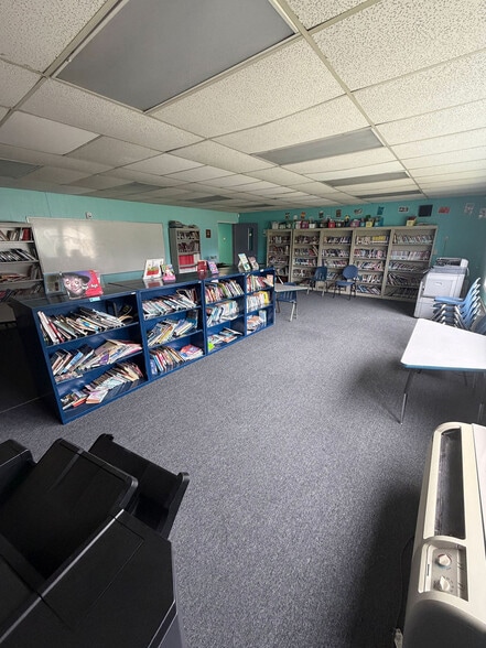 More Photos Of 1944 Iowa Ave, Saginaw Flex For Sale