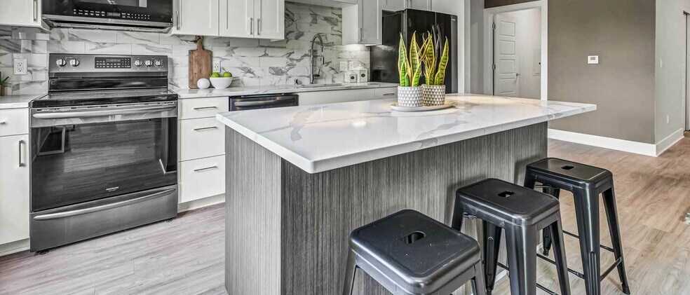 More Photos Of 907 Winter St NE, Minneapolis Apartments For Sale