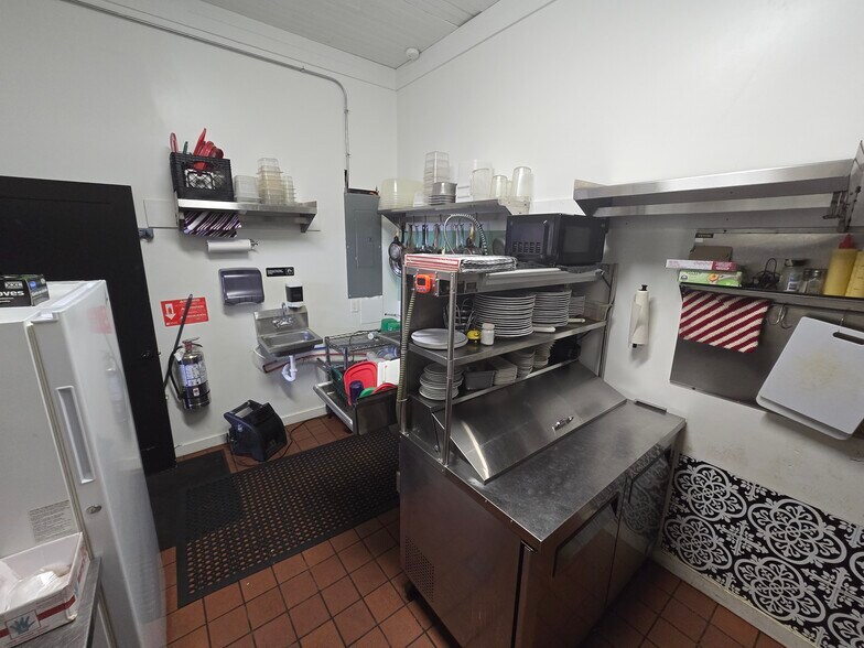 More Photos Of 203 Depot St, Marthasville General Retail For Lease