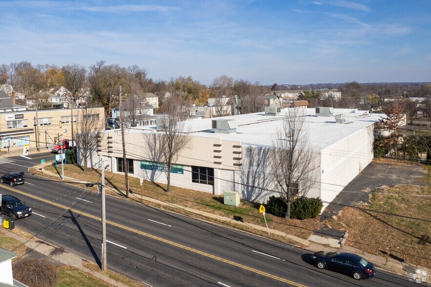 More Photos Of 300 N York Rd, Willow Grove Storefront For Lease