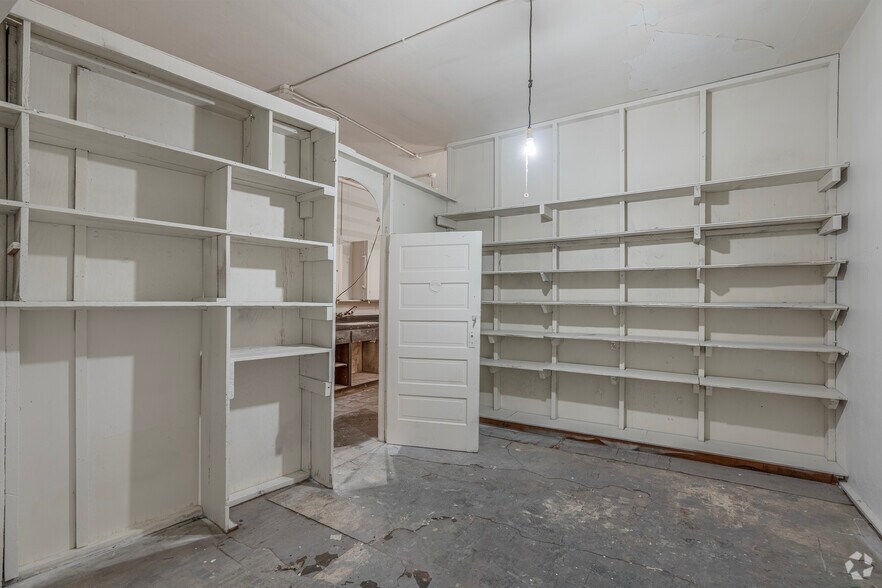 More Photos Of 410-420 NW 9th Ave, Portland Storefront For Sale