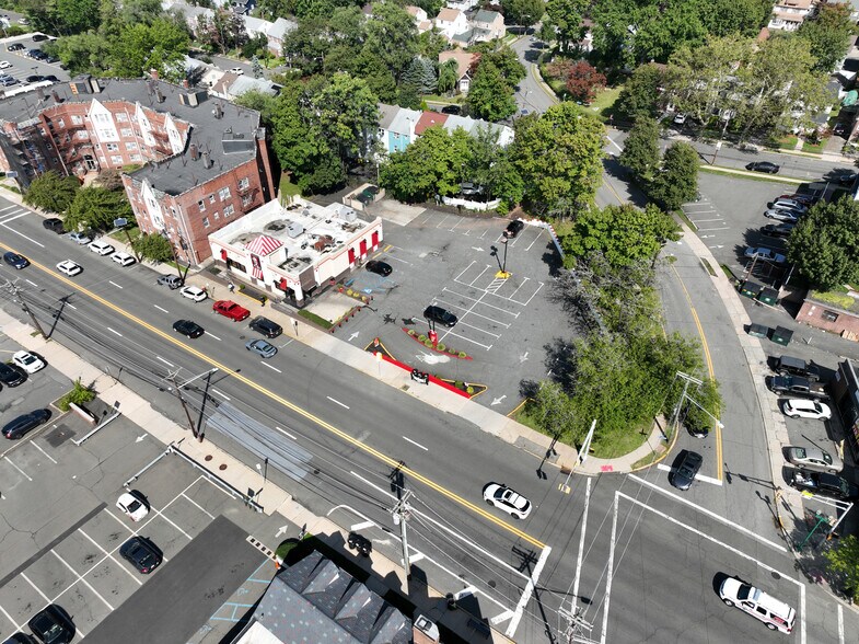 More Photos Of 585 Cedar Ln, Teaneck Fast Food For Lease