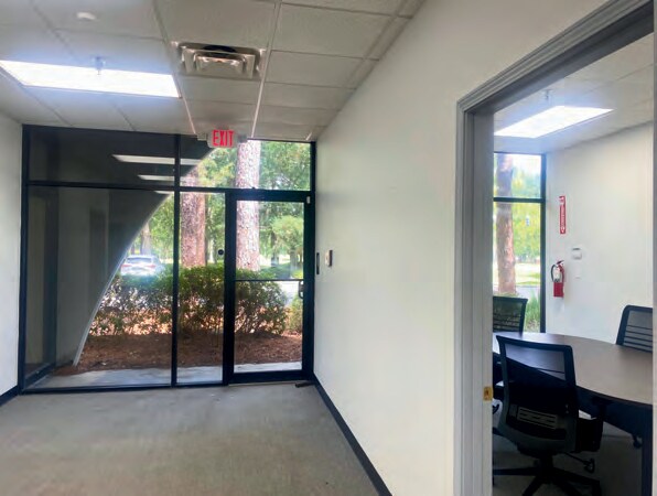 More Photos Of 8168-8190 W Baymeadows Way, Jacksonville Warehouse For Lease