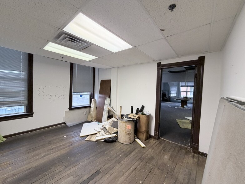 More Photos Of 301 N Harrison St, Alexandria General Retail For Sale