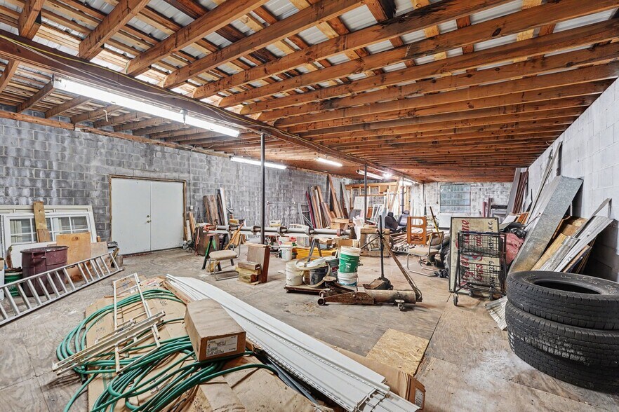 More Photos Of 427 W Gene Hairston St, Madison Auto Repair For Sale