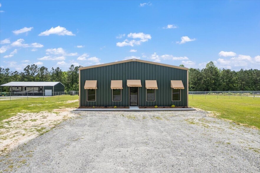 Primary Photo Of 6175 Sundance Rd, Blackshear Distribution For Sale