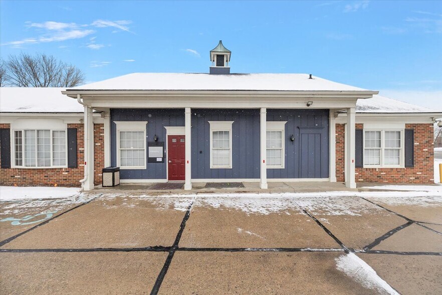 More Photos Of 37244 S Groesbeck Hwy, Clinton Township Office For Sale