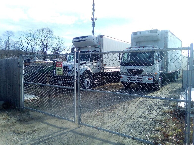 More Photos Of Railroad Avenue, Center Moriches Land For Lease