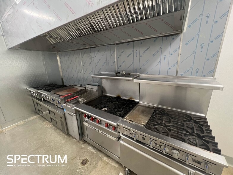 More Photos Of 401-411 Lincoln Blvd, Venice Restaurant For Lease