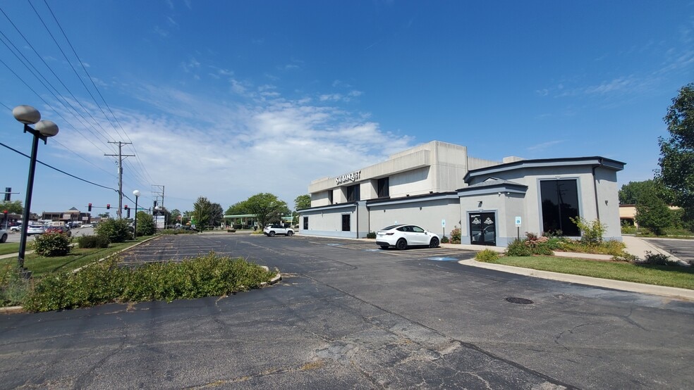 More Photos Of 1300 Irving Park Rd, Streamwood General Retail For Sale