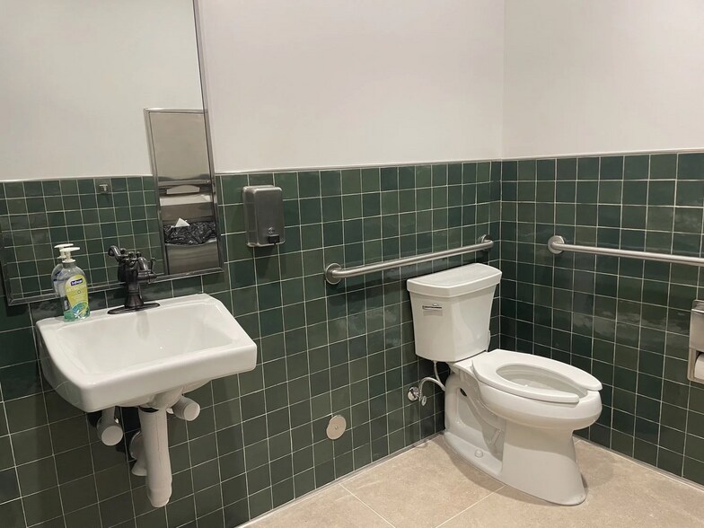 More Photos Of 2220 Sam Rayburn Hwy, Melissa Medical For Lease