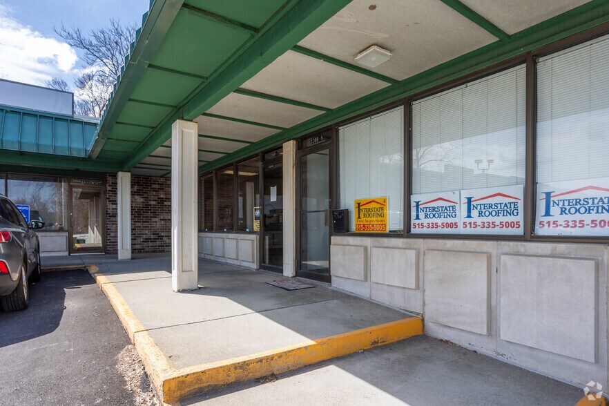 More Photos Of 3218-3300 SW 9th St, Des Moines General Retail For Lease