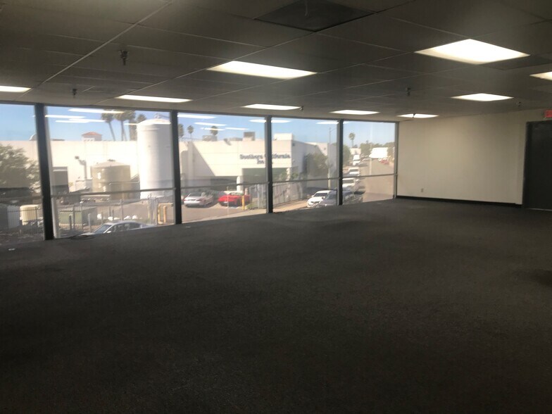 More Photos Of 22932 Lockness Ave, Torrance Warehouse For Lease