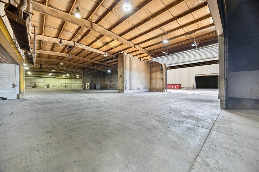More Photos Of 5704 E 1700 North Rd, Danvers Industrial For Lease