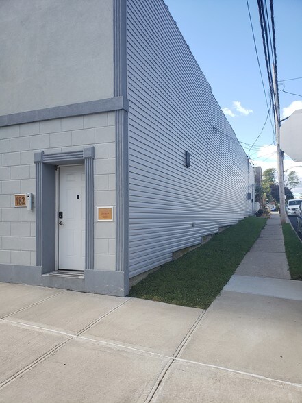 More Photos Of 182 Vermont Ave, Staten Island Light Distribution For Lease