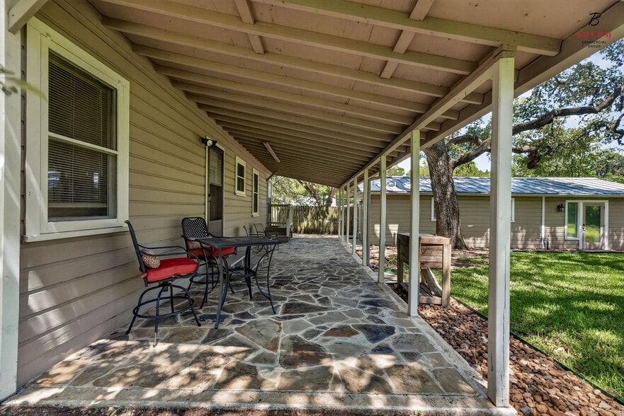 More Photos Of 115 Oak Park Dr, Boerne Office For Sale