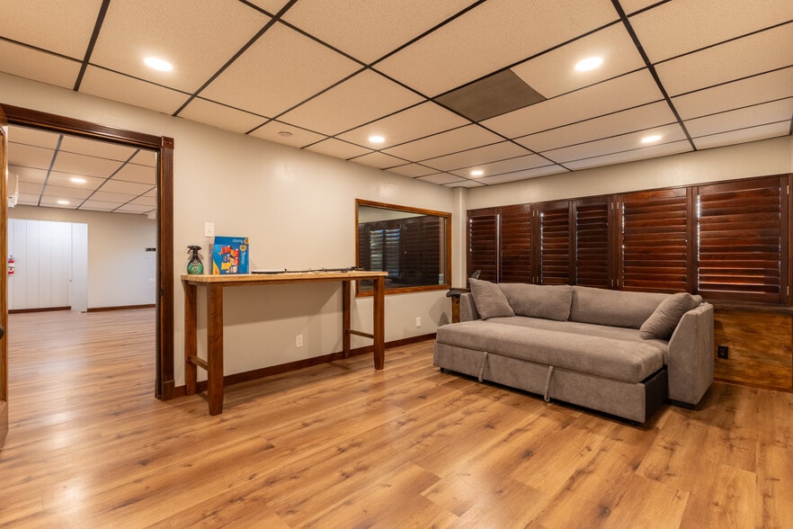 More Photos Of 3520 Cadillac Ave, Costa Mesa Distribution For Lease