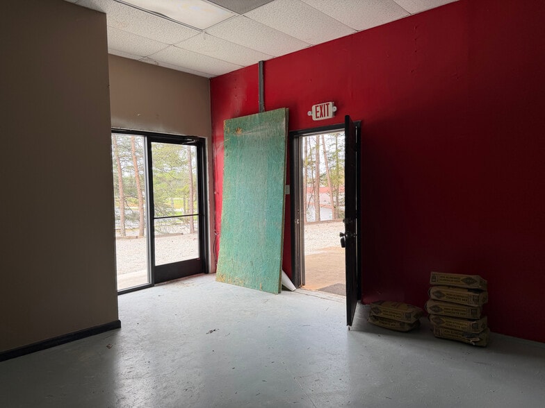 More Photos Of 727 Airport Rd, Cornelia Flex For Sale