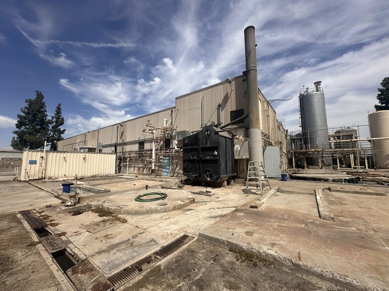 More Photos Of 5455 District Blvd, Bakersfield Distribution For Sale
