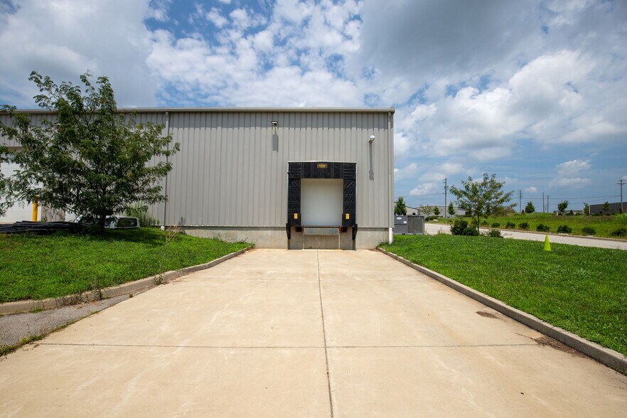 More Photos Of 311 Corporate Dr, Shelbyville Warehouse For Sale
