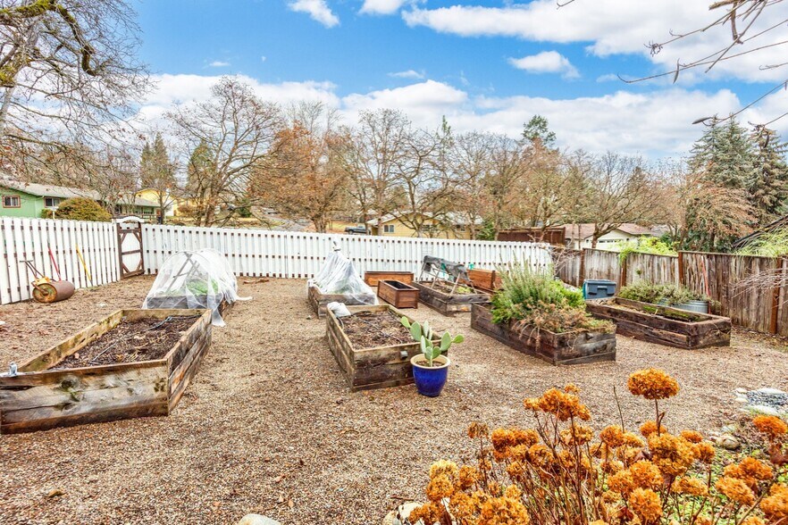 More Photos Of 455 N Oregon St, Jacksonville Hospitality For Sale