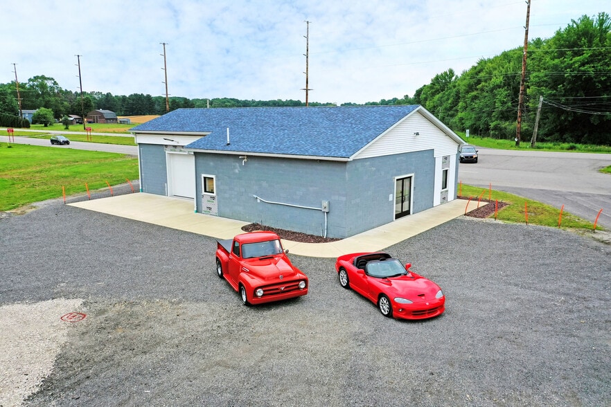 More Photos Of 3019 Parkman Rd NW, Warren Flex For Sale