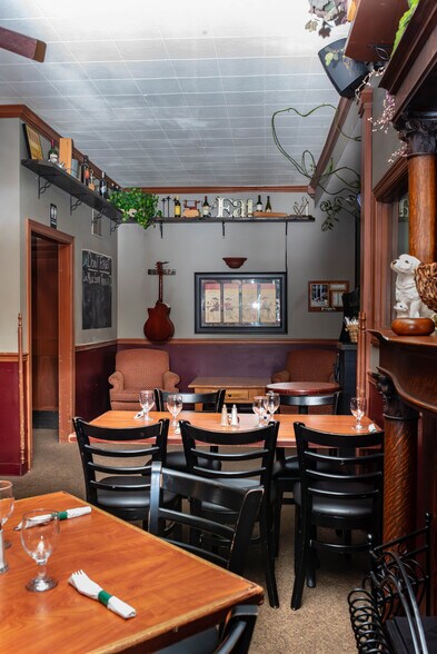 More Photos Of 205 Main St, Onalaska Specialty For Sale