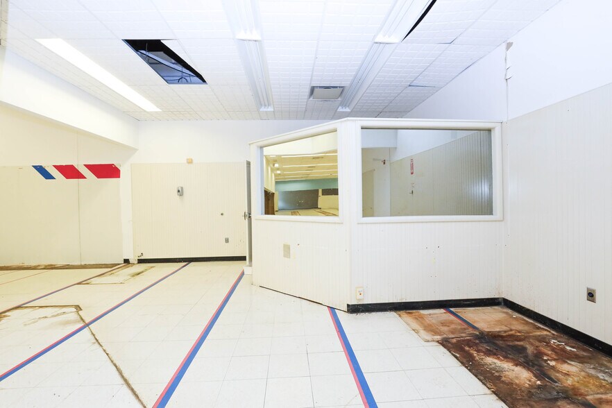 More Photos Of 902 N Lewis St, Glenville Drugstore For Sale