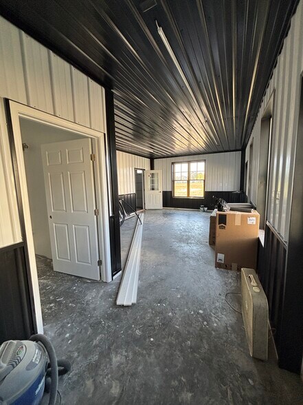 More Photos Of 28795 Three Notch Rd, Mechanicsville Flex For Lease