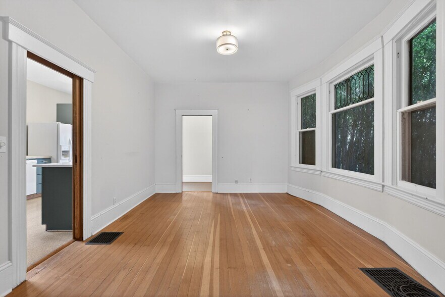More Photos Of 317 NE Sacramento St, Portland Office For Sale