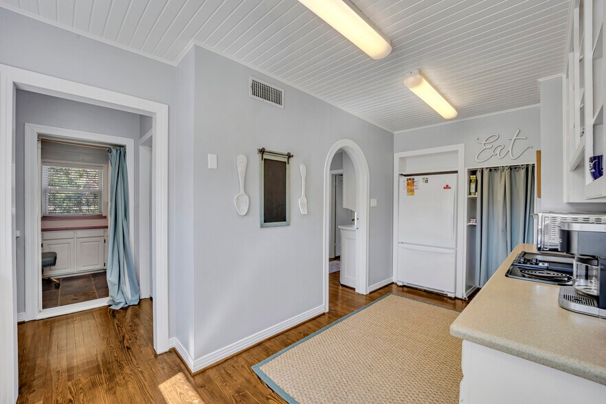 More Photos Of 1500 W Abram St, Arlington Medical For Lease