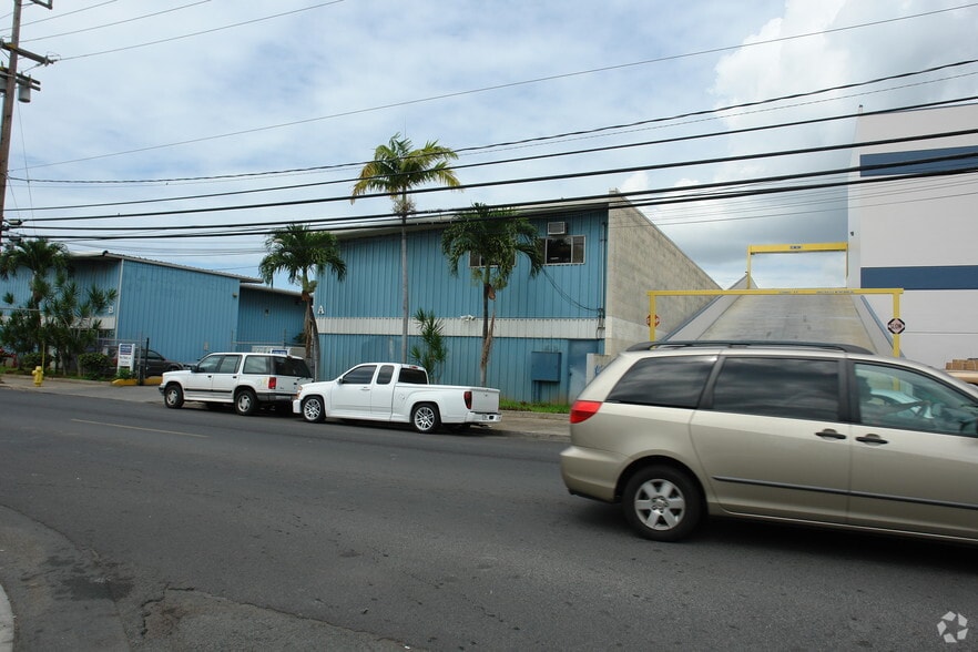 More Photos Of 220 Puuhale Rd, Honolulu Warehouse For Lease