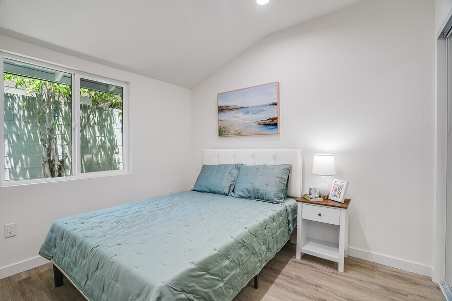 More Photos Of 7008 Encino Ave, Van Nuys Apartments For Sale