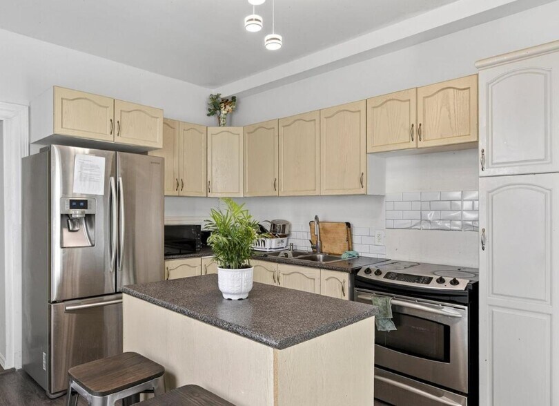 More Photos Of 271 Thomas St, Peterborough Apartments For Sale