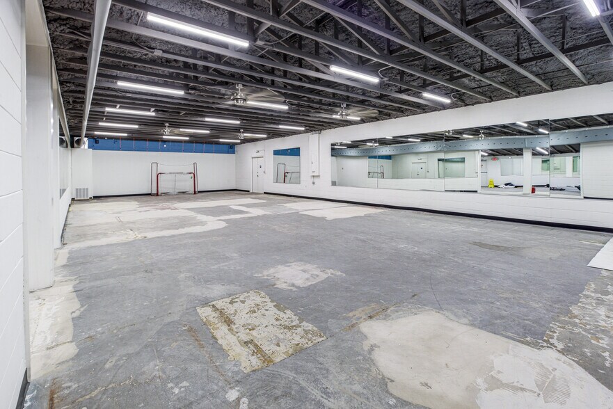 More Photos Of 9073 Heckscher Dr, Jacksonville Storefront Retail Office For Sale