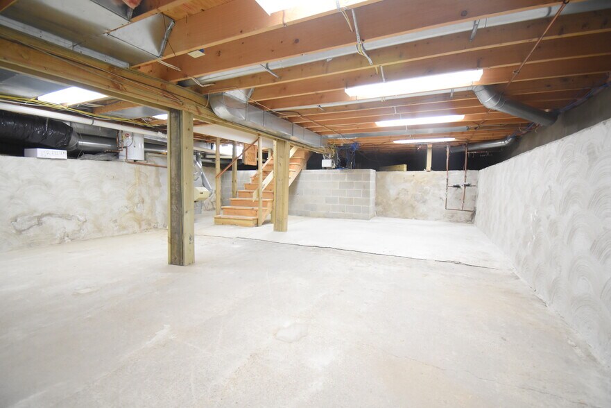 More Photos Of 312 N Water St, Owosso Loft Creative Space For Sale