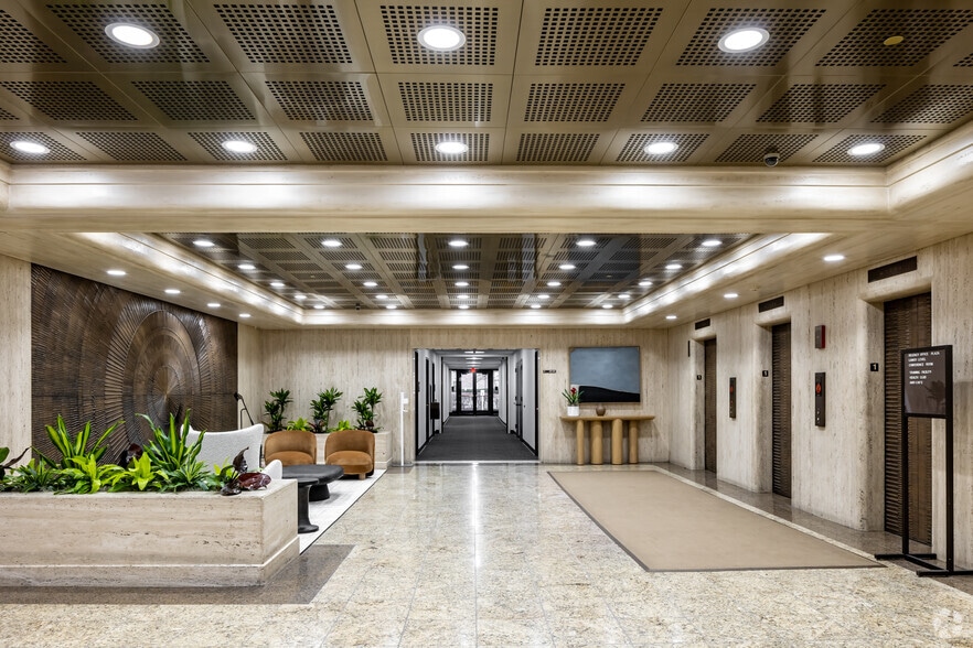 More Photos Of 2700 S River Rd, Des Plaines Office For Lease