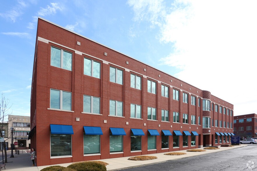 More Photos Of 103 W Vandalia St, Edwardsville Office For Lease