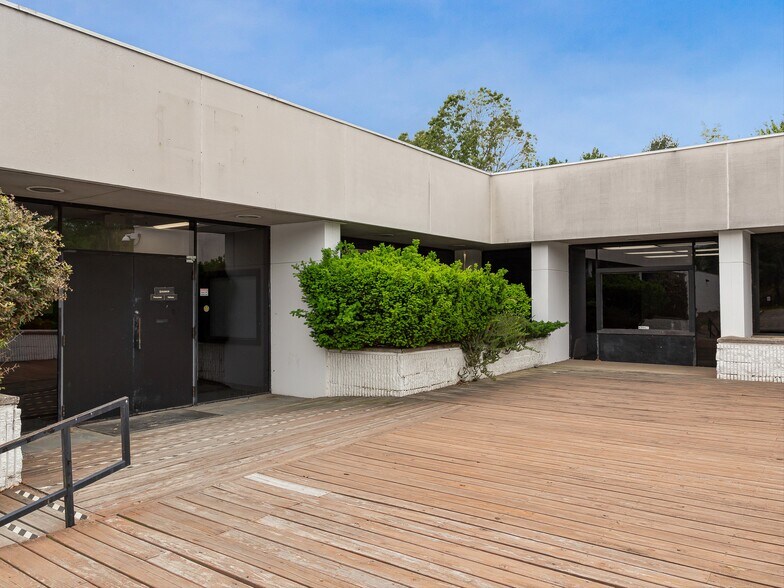 More Photos Of 90 Christ School Rd, Arden Distribution For Lease