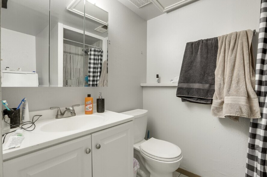More Photos Of 287-293 S Hoyt St, Lakewood Apartments For Sale