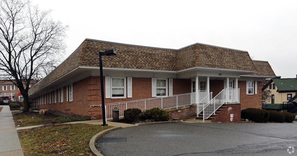 Primary Photo Of 127 Union Ave, Ridgewood Medical For Lease