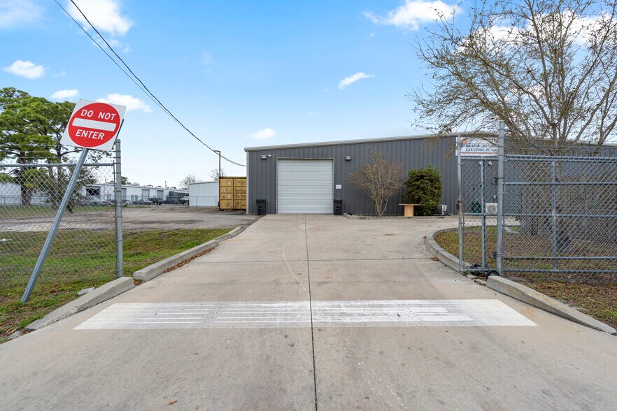 More Photos Of 7790 Industrial Rd, Melbourne Warehouse For Sale