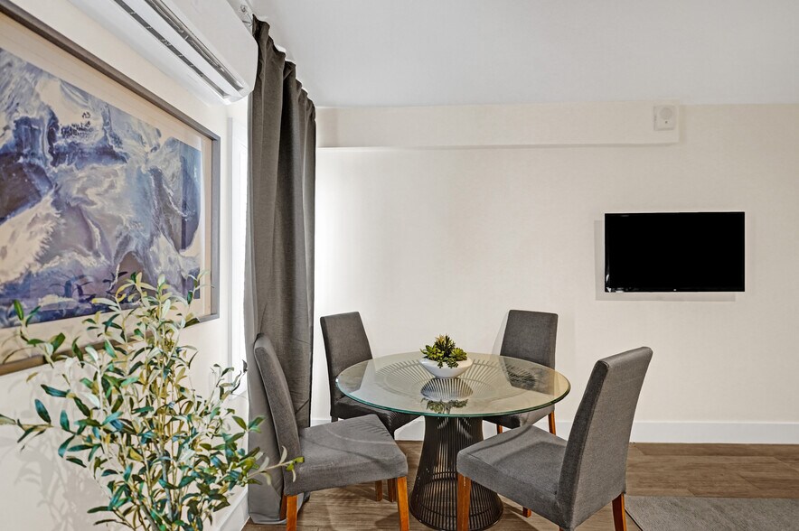 More Photos Of 3020-3024 Seville St, Fort Lauderdale Hotel For Sale