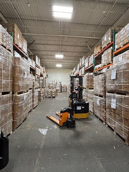 More Photos Of 202-206 Pegasus Ave, Northvale Warehouse For Lease