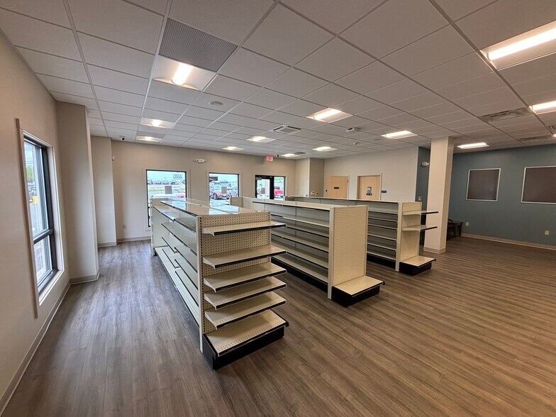 More Photos Of 295 Kennedy Memorial Dr, Waterville Office For Lease