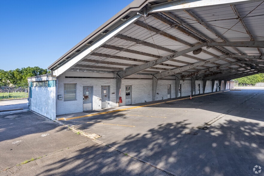 More Photos Of 11510 Cullen Blvd, Houston Warehouse For Sale