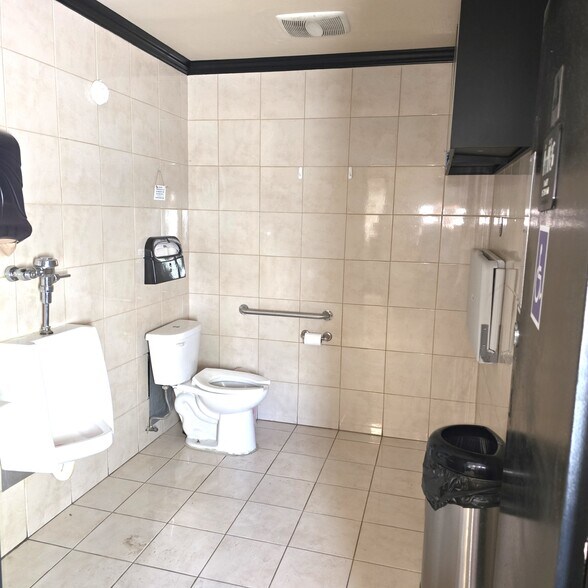 More Photos Of 3818-3824 Ocean View Blvd, Montrose Storefront Retail Office For Lease